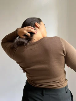 Djerf Avenue Daglig Langarmad Topp Ribbad Kakao Best Sale