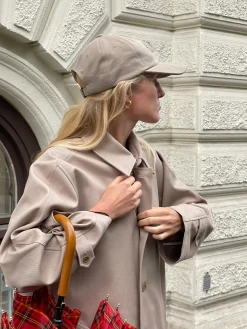 Djerf Avenue Cap Oat Fashion