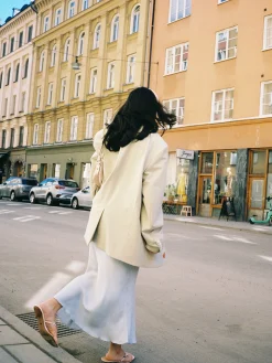 Djerf Avenue Dromkjol Babybla Fashion