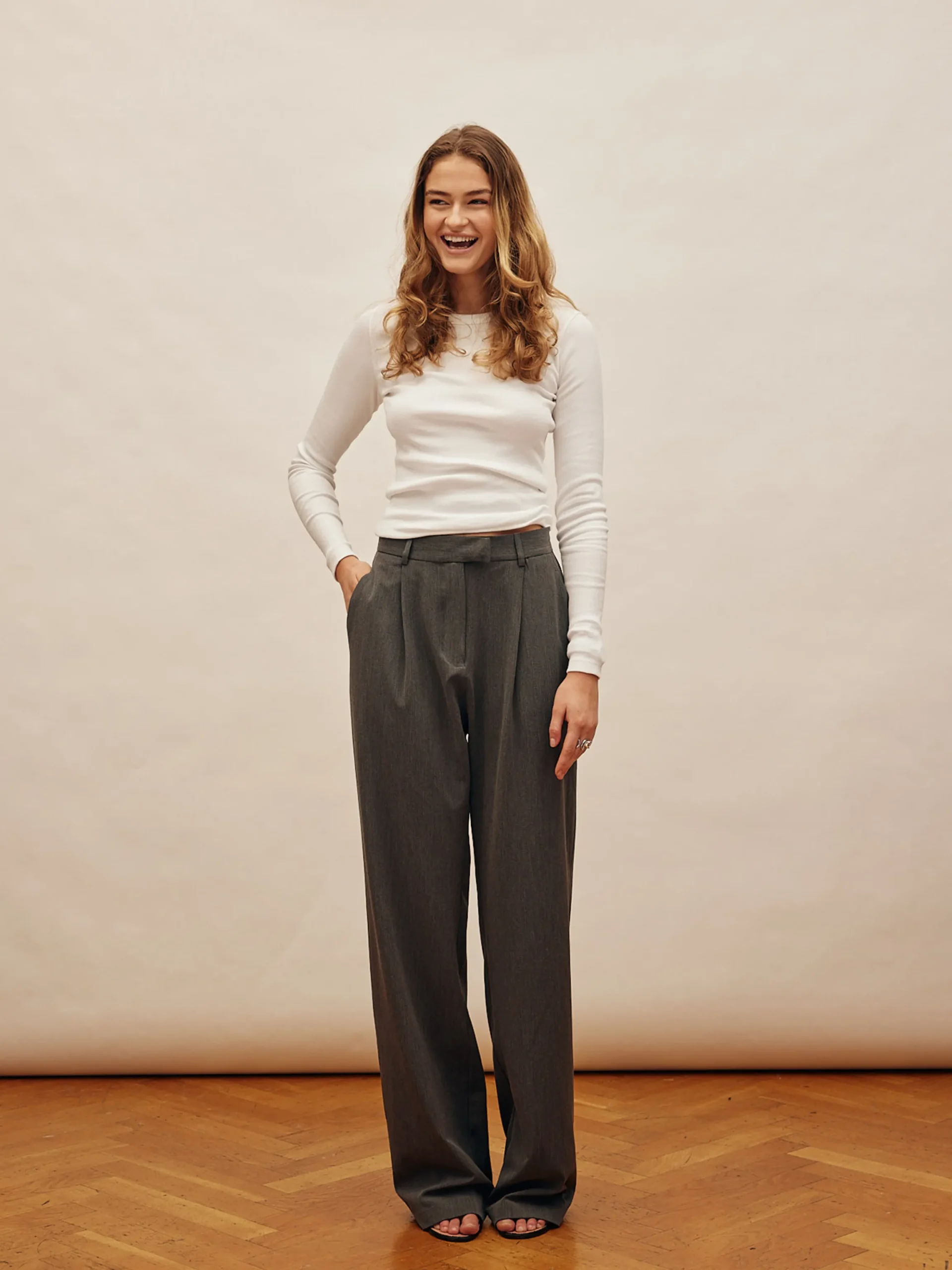 Djerf Avenue Favoritbyxor Gra - Hog Online