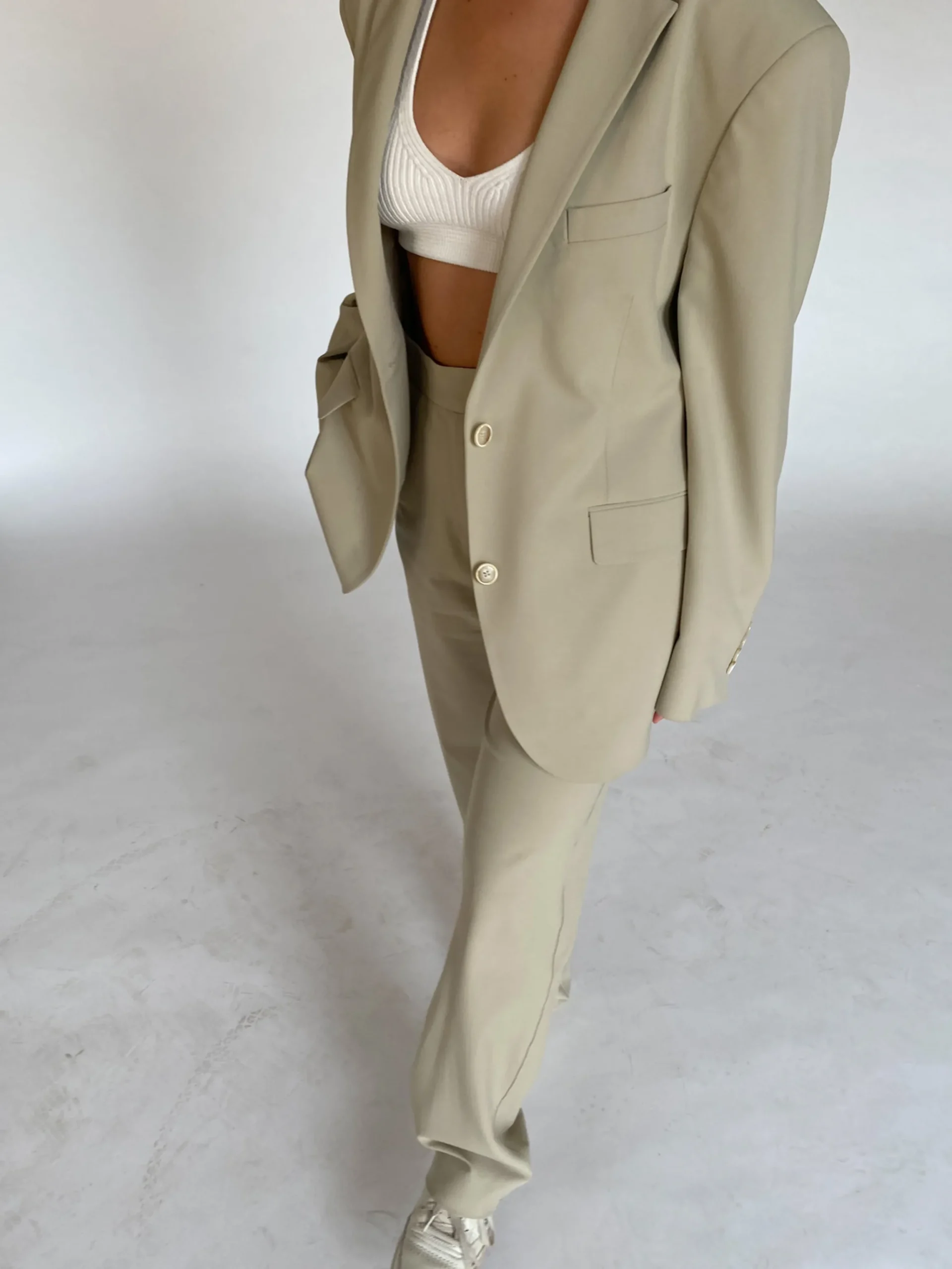 Djerf Avenue First Choice Pants Greige Fashion