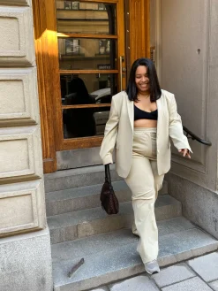 Djerf Avenue First Choice Pants Greige Fashion