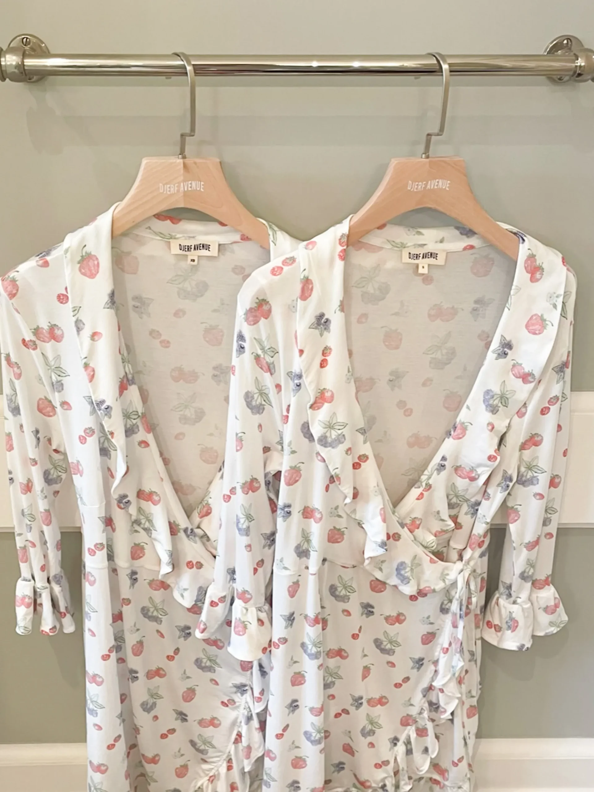 Djerf Avenue Go Slow Robe Sommarbar Fashion