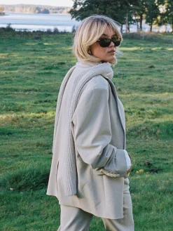 Djerf Avenue Kontrastscarf Beige Store