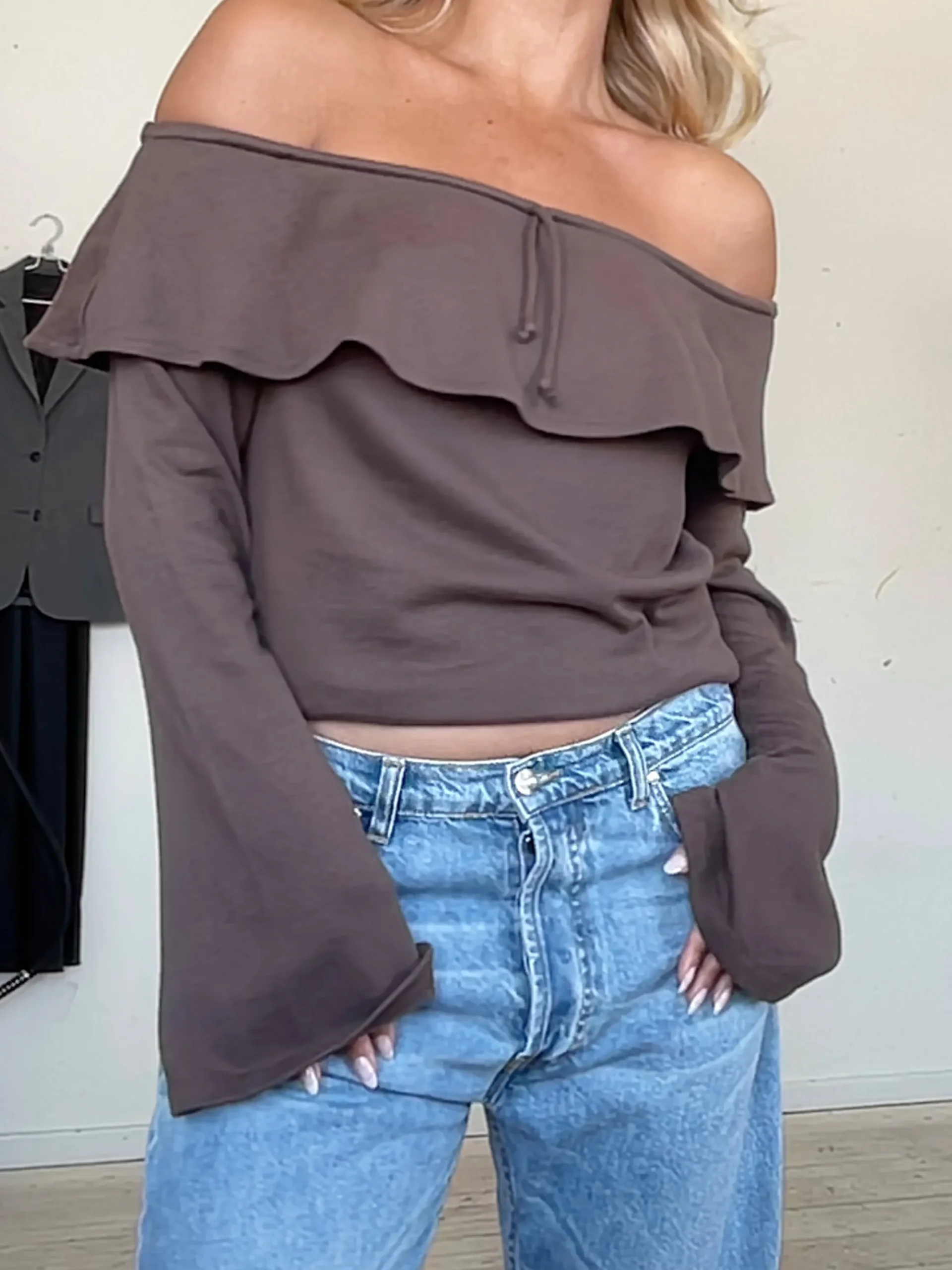 Djerf Avenue Morena Off Shoulder Topp Brun Outlet
