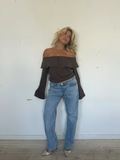 Djerf Avenue Morena Off Shoulder Topp Brun Outlet