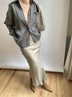 Djerf Avenue On The Go Shirt Storm Hot