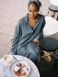 Djerf Avenue On The Go Shirt Storm Hot