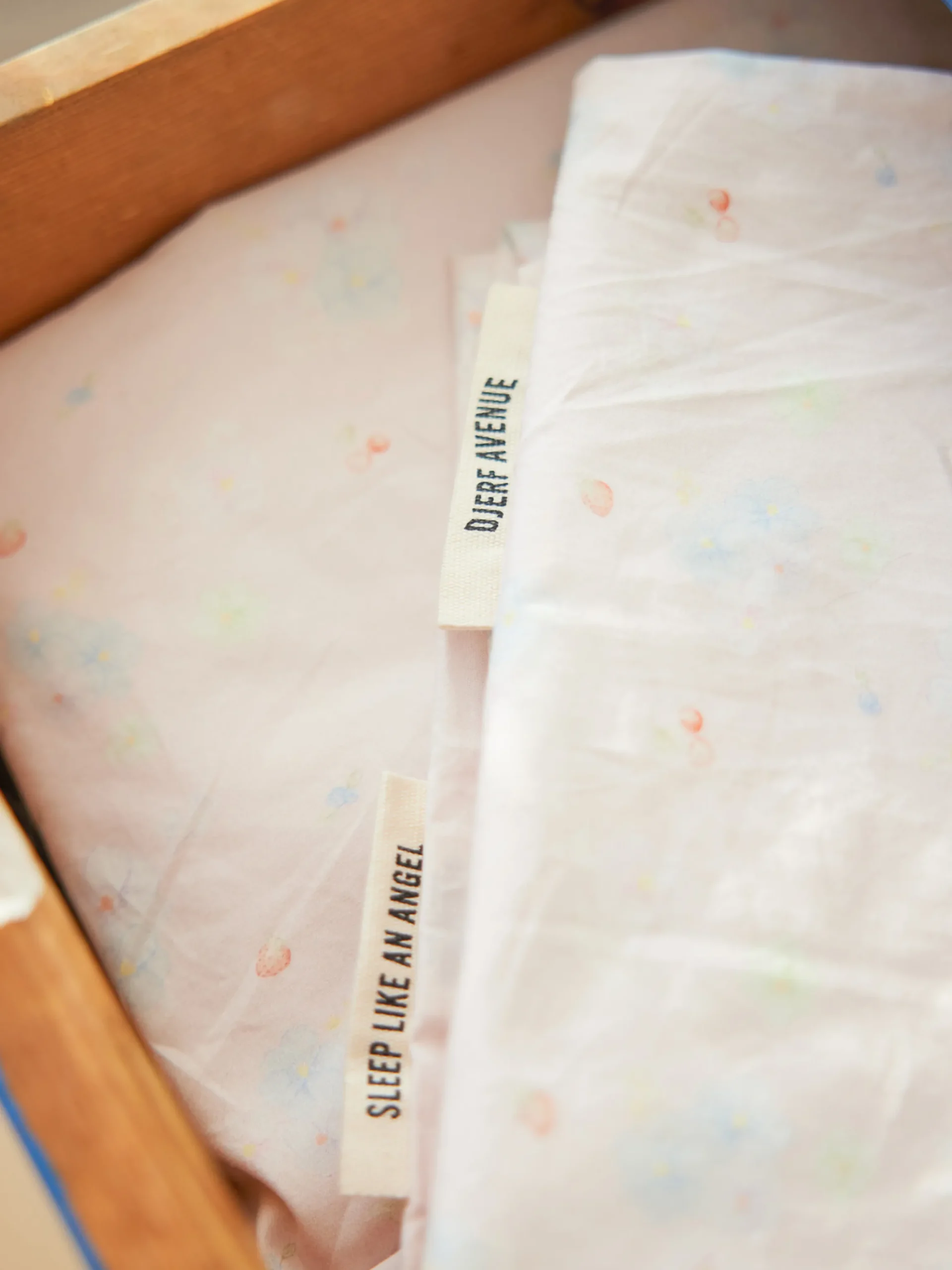 Djerf Avenue Paslakan Summer Island - Singel Best