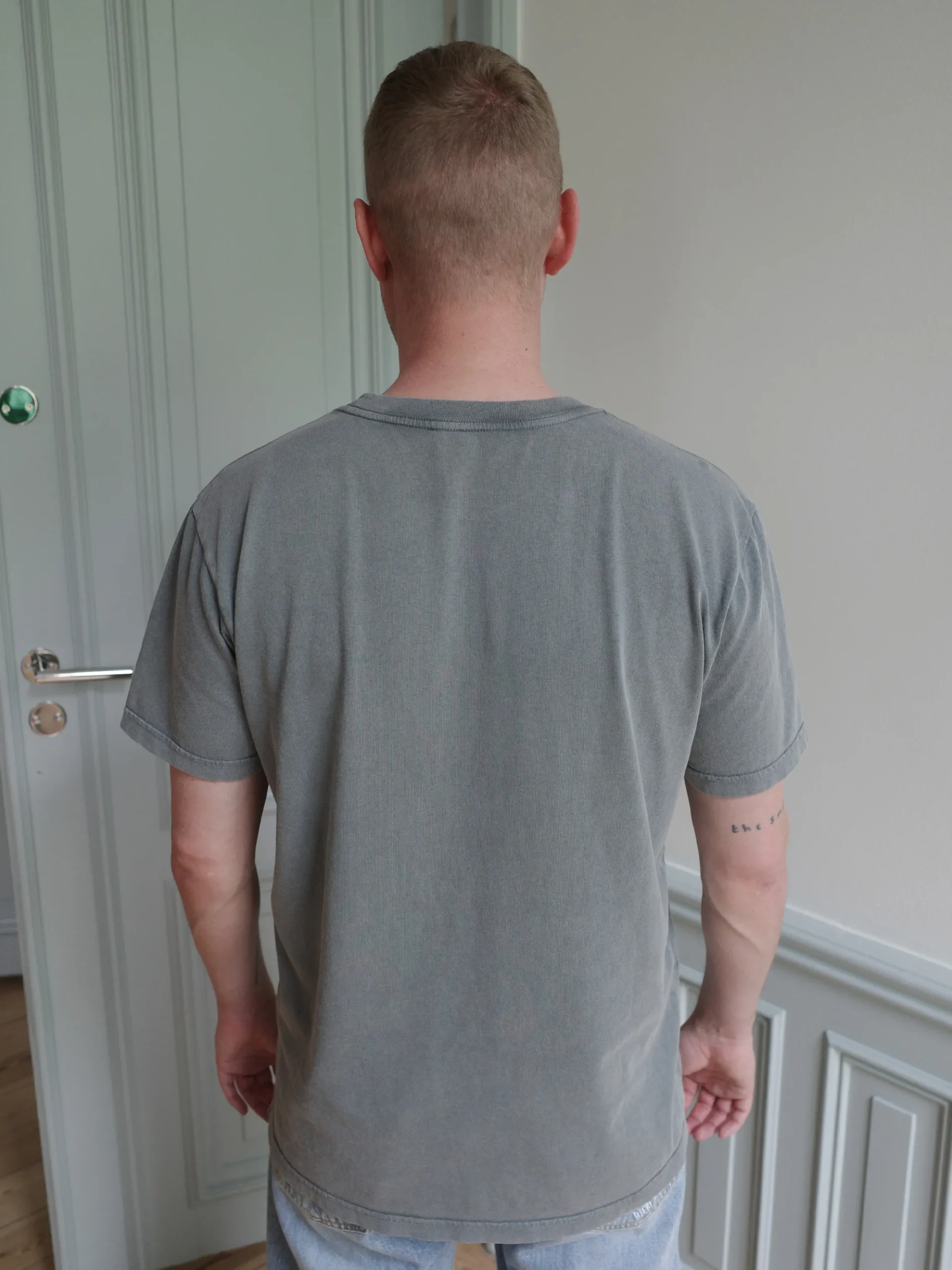 Djerf Avenue Rak Passform T-Shirt Tvattad Gra Store