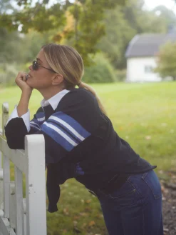 Djerf Avenue Randig Arm Crewneck Bla Hot