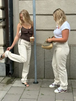 Djerf Avenue Relaxed Jeans Cream - Tall Clearance