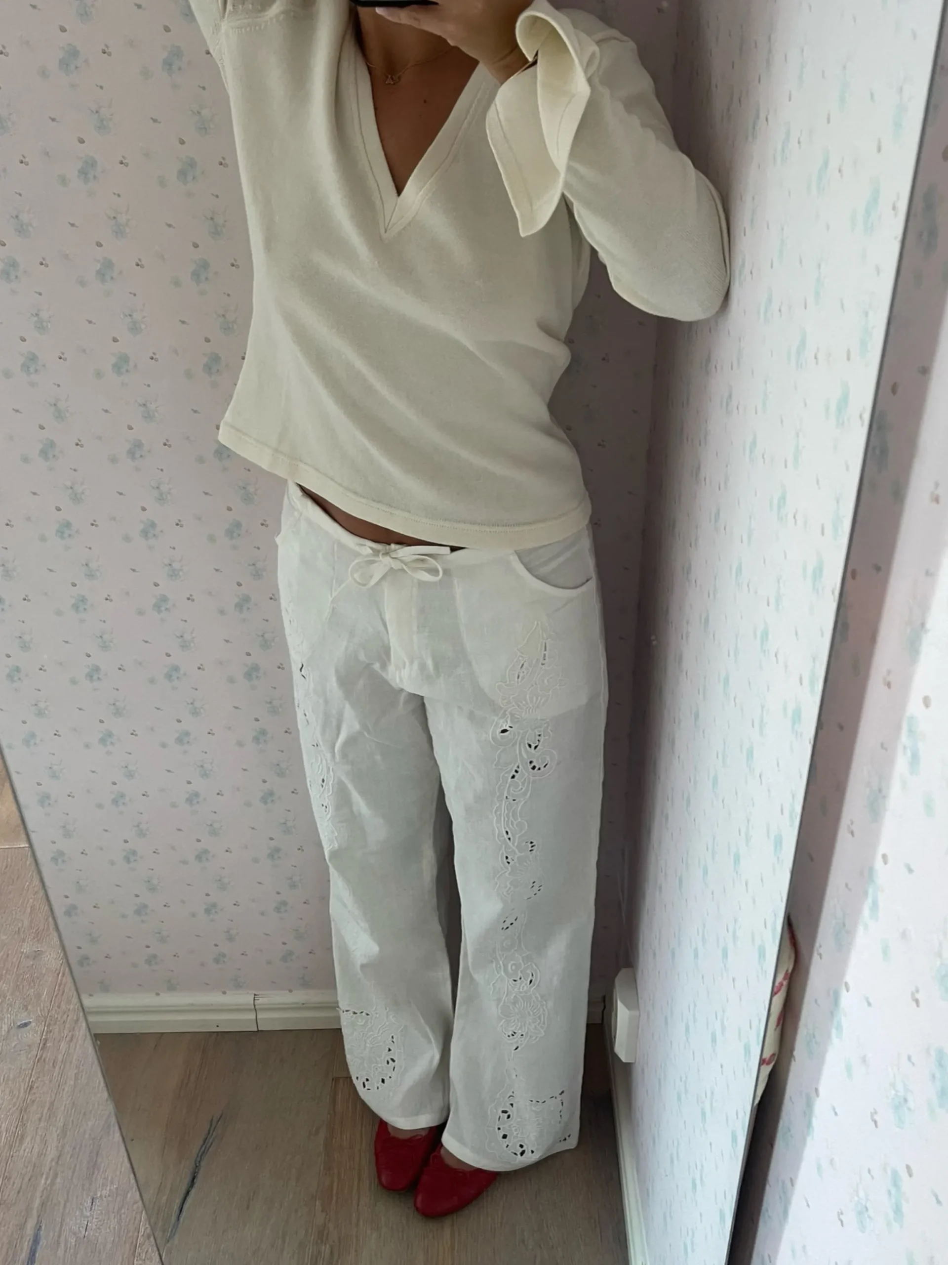 Djerf Avenue Remake Getaway V-Neck Top Cream Fashion