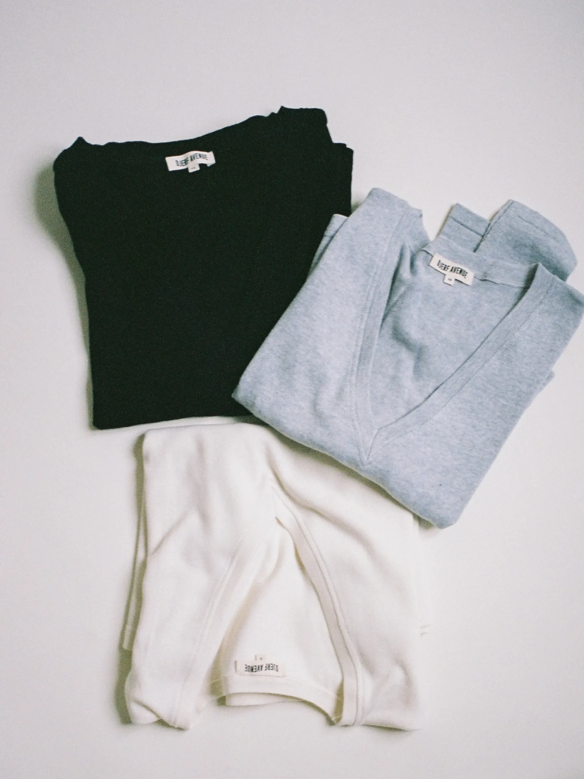 Djerf Avenue Remake Getaway V-Neck Top Cream Fashion