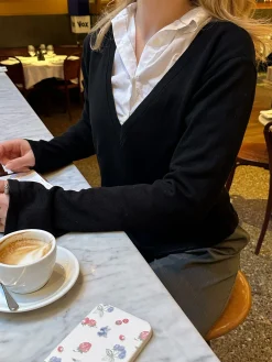 Djerf Avenue Remake Getaway V-Ringad Topp Svart Shop