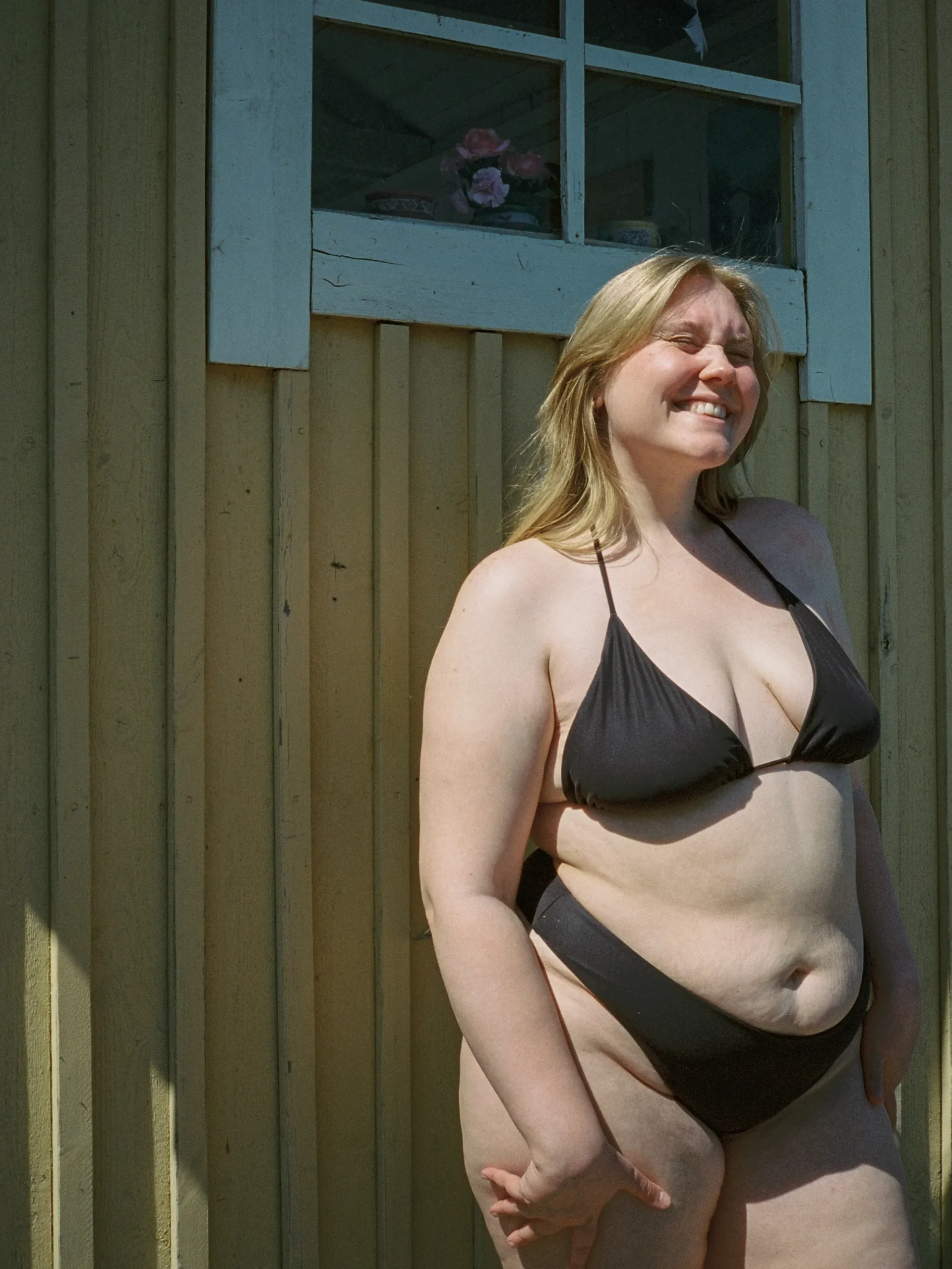 Djerf Avenue Triangel Top Mork Mocka Best