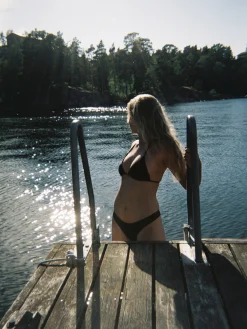 Djerf Avenue Triangel Top Mork Mocka Best